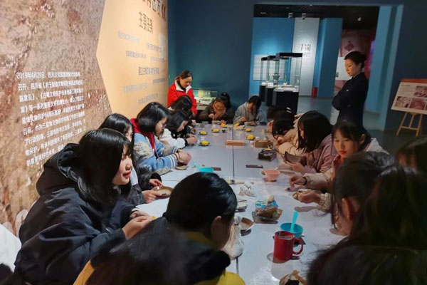 广汉市职业中专学校旅游专业学生参加三星堆遗址发现九十周年主题社教活动