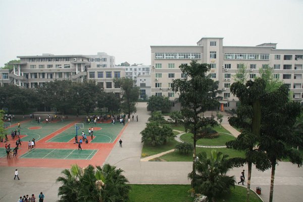 重庆电子工程技术学院学费是多少?