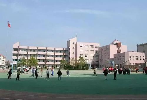 重庆市建筑高级技工学校学费是多少