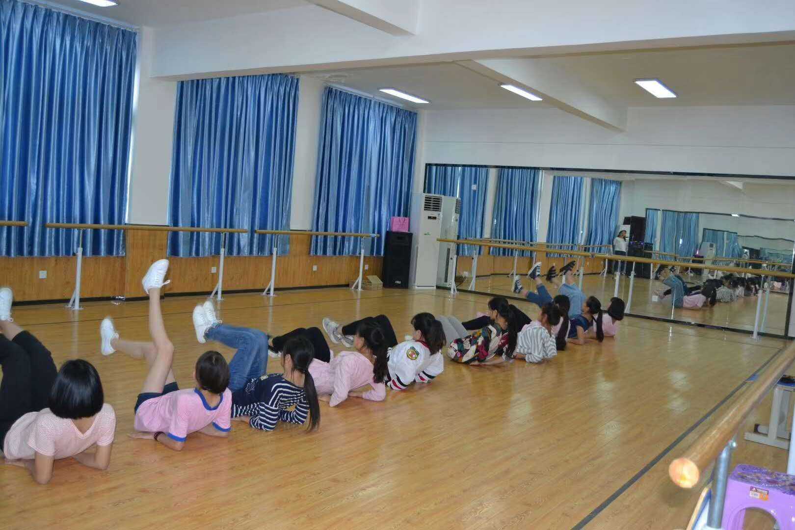 四川理工技师学院舞蹈室